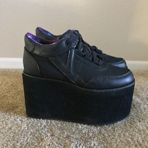 YRU QOZMO low top 4 inch platform sneakers